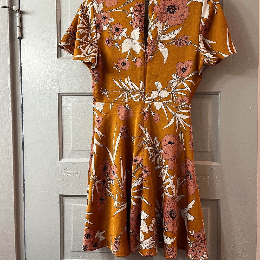 Express Floral Fit & Flare Dress | Women’s Size 6 - Picture 2 of 3